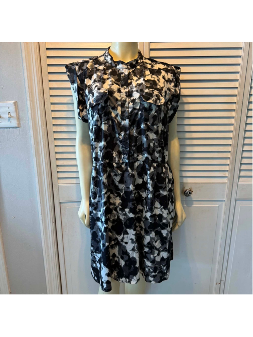 Dots Black and White Abstract Print Women's Midi Dress, Size 2X